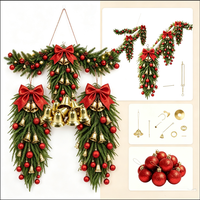 Couronne de Noël en forme de larme, vente en gros d'usine, guirlande artificielle en pin avec baies rouges, clochettes dorées et nœud, décoration murale pour porte d'entrée de Noël