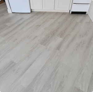 Suelos de PVC autoadhesivos: impermeables, ignífugos, resistentes al desgaste, de larga duración, de fácil instalación para todos los suelos - Product Image 3