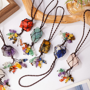 Pendentif de voiture en cristal naturel brut, sac en filet tissé à la main, pierres roulées, décoration de voiture 7 chakras pour la guérison, vente en gros - Product Image 5