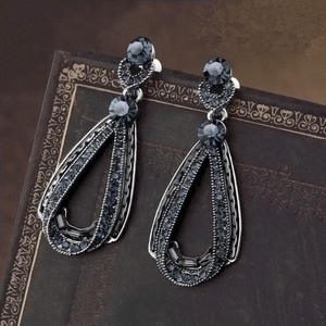 Boucles d'oreilles pendantes E385 en cristal bleu goutte d'eau, plaqué rhodium noir, style vintage pour femme, en alliage de zinc avec micro-incrustations - Product Image 3