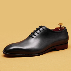 Fábrica al por mayor de zapatos de punta estrecha de cuero genuino para hombres Zapatos Oxford formales de negocios de estilo británico una pieza de zapatos de cuero de vaca - Product Image 5