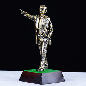 Statuette de coach de football en résine de style bronze vintage de qualité supérieure pour les fans de football, collection, souvenir, cadeau, décoration pour la maison, le bar ou le <span class=keywords><strong>club</strong></span> - Product Image 2