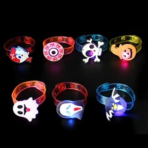 Pulsera LED de Calabaza de Plástico para Niños, Baja Potencia Láser, para Halloween y Navidad - Decoración para Fiestas en Interiores, Acepta Pedidos Pequeños - Product Image 5