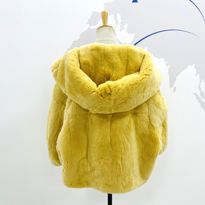 Collezione di Pelliccia di Coniglio Rex Colorata - Fornitura di Pelliccia Vera di Alta Qualità per Boutique - Product Image 3