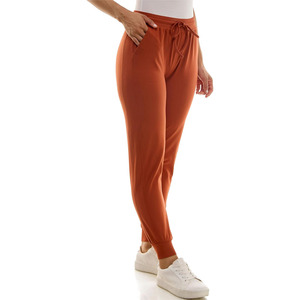 Joggers d'hiver pour femmes, style streetwear, plissés devant, en polaire écologique respirante, taille mi-haute, vente en gros, conception personnalisée OEM - Product Image 3