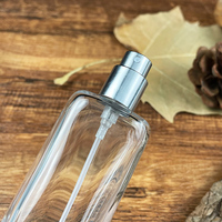 Flacon de parfum carré en verre de 25 ml avec bouchon à bille, surface mate givrée, impression sérigraphique, gravure, emballage en carton