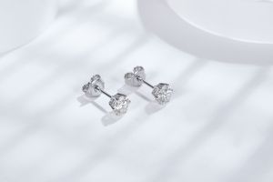 Boucles d'oreilles en argent plaqué rhodium à 6 griffes avec moissanite D VVS de 5 mm en forme de boule pour femme, idéales pour anniversaire et fiançailles - Product Image 3