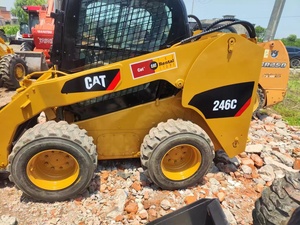 Chargeuse compacte Caterpillar 246C jaune, équipement de construction compact - Product Image 3