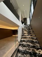 Escalier en bois et métal sur mesure, escalier à double plaque d'acier
