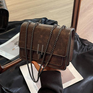 Sac en PU pour femme taille moyenne, style rétro simple, avec chaîne, carré, polyvalent, porté épaule ou croisé, simplicité urbaine, fermé - Product Image 3