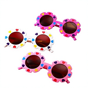 Lunettes de soleil mignonnes pour enfants avec imprimé cœur et fleurs, verres ronds UV400 en PC, lunettes de soleil pour filles et garçons - Product Image 1
