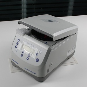 Centrifugeuse Eppendorf 5420, microcentrifugeuse de paillasse, 14500 tr/min, 31554xg, usage en laboratoire - Product Image 1