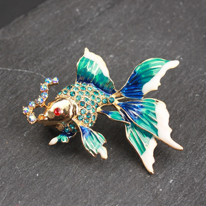 Broche <span class=keywords><strong>Poisson</strong></span> <span class=keywords><strong>Rouge</strong></span> Vintage Créative à Personnalité Unique, Émail Goutte d'Huile Effet Bulle Dorée - Product Image 3