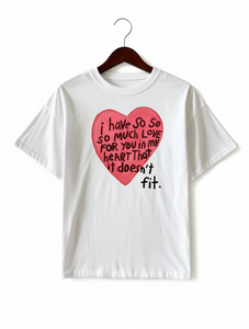 T-shirt casual con scollo rotondo per donna, manica corta, stampa con lettere a forma di cuore, bianco, abbigliamento primaverile ed estivo, vestibilità comoda, taglia regolare - Product Image 1