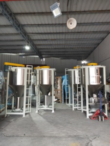 Mezclador vertical de alta calidad Mezclador de silo de plástico Mezclador agitador industrial Licuadora - Product Image 6