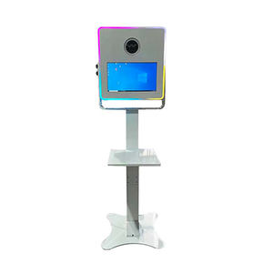 Machine numérique en bois avec IA Arc pour événements, cabine photo miroir magique compatible iPad en 3 parties - Product Image 1