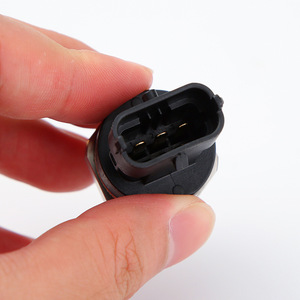เซ็นเซอร์วัดแรงดัน 0281006187 เทคโนโลยีแบบ Piezoresistive สำหรับติดตั้งแบบเกลียวสำหรับเครื่องยนต์ - Product Image 1