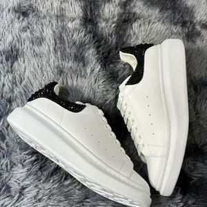 Chaussures de sport de luxe pour hommes, baskets décontractées en cuir unisexe, chaussures de marche épaisses pour femmes, vente en gros d'usine - Product Image 2