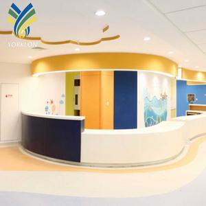 Revestimiento de Pared Moderno de Lujo para Hospitales Internacionales de la Universidad de Pekín, Material de Tela Insonorizante e Impermeable, Diseño de Rayas Gratis - Product Image 1