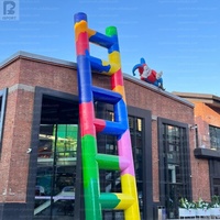 Échelle gonflable géante colorée, grande échelle gonflable pour installation artistique/présentation d'événements/activation de marque