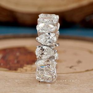 Bague en diamant de joaillerie fine contemporaine avec diamant central serti clos et bande confortable et lisse pour une élégance au quotidien - Product Image 3