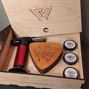 Unique Gifts For Man Whiskey Wood Chimney Wood Chips Cocktail Smoker Kit Wooden Box With Professional Kitchen Torch