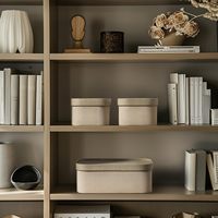 Boîte de rangement en carton cannelé ivoire de luxe personnalisée avec couvercles en cuir, robuste et empilable pour un rangement efficace