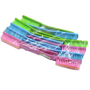 Cepillo de plástico para zapatos con lazo para colgar y cerdas duras para limpiar calzado - Product Image 4