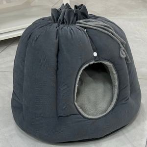이트립 펫 도매 안전한 플러시 펫 하우스 겨울용 세탁 가능한 코튼 고양이 침대 케이브 부드러운 밀폐형 디자인으로 차분하고 따뜻한 휴식 제공 - Product Image 1