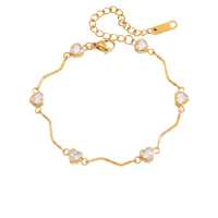 Ensemble de bracelets empilables en acier inoxydable étanche plaqué or 18 carats avec cristaux CZ en forme de cœur, goutte d'eau et carré pour femmes - Vente en gros