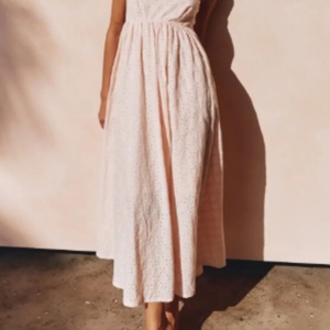 Nouvelle Arrivée Robe Midi Décontractée et Élégante pour Femme, Coupe Trapèze, Bretelles Fines, Idéale pour Soirées et Clubs, Tenue Printanière Unie et Sexy - Product Image 2