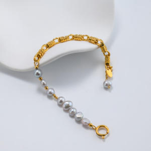 กำไลข้อมือไข่มุกบาโรกสีเงินเทาสไตล์วินเทจหรูหราเบาๆ ชุบทอง 18K ดีไซน์สานแบบแพทช์เวิร์คจากสแตนเลสสตีล เหมาะสำหรับงานปาร์ตี้ - Product Image 4