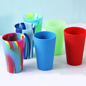 Tasse en silicone de 16oz incassable sans BPA en silicone, tasse à boire de vin et de bière, tasse à café de 16oz avec couvercles et pailles