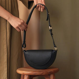 Sac à main élégant en cuir pour femmes avec un intérieur spacieux, un design confortable à porter, un look élégant pour un usage quotidien et un choix parfait - Product Image 3