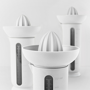 Jarra blanca de polipropileno de 0,5 litros con exprimidor de cítricos herramienta para frutas y verduras 15x15x23cm Italia - Product Image 4