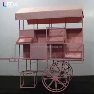 Chariot à bonbons moderne de luxe en métal LEDA avec roues - Support de présentation de desserts amovible pour mariage et Noël - Product Image 3