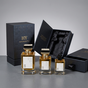 Flacone Vuoto di Lusso per Profumo e Colonia 30ml 50ml 100ml Quadrato con Collo a Crimpatura, Atomizzatore e Tappo Dorato dal Design Unico - Product Image 1