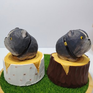 Figurine de chien américain sculptée à la main en bois de tilleul, mignonne, style dessin animé, décoration de table, cadeau pour ami - Product Image 4