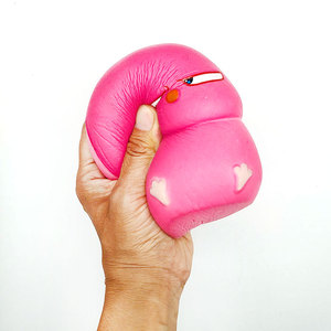 Grand jouet anti-stress en PU en forme de poulet jaune à yeux bouclés, à rebond lent, pour la décompression et la gestion de l'agression - Product Image 4