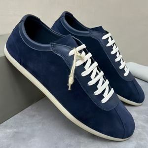 รองเท้าลำลองหนังกลับแบบเรียบหรูสำหรับทุกเพศ สวมใส่สบาย ดีไซน์มินิมอล เข้ากับสไตล์คนเมือง บุภายในด้วยหนังแท้ ทันสมัย - Product Image 3