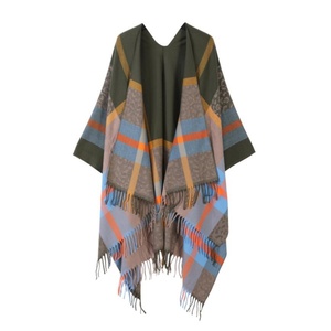 Chal de leopardo con borlas para mujer, de alta gama, estilo europeo-americano, cómodo para todas las estaciones, diseño a cuadros sencillo, capa cálida y moderna con letras. - Product Image 6