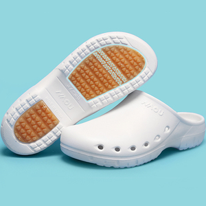 Sabots Classiques de Bloc Respirants pour Hommes et Femmes, Chaussures d'Infirmière Orthopédiques Blanches, Chaussons Hospitaliers à Enfiler - Product Image 1
