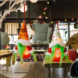 Luz colgante de <span class=keywords><strong>Grinch</strong></span> de Navidad en forma de Papá Noel, muñeco enano sin rostro pequeño, juguete para decoraciones de fiesta, nueva categoría de producto - Product Image 3