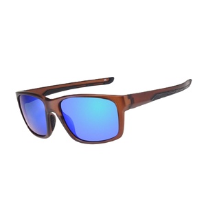 Diseño moderno Gafas de sol personalizadas UV400 Crystal Clear Casual Moda Gafas de Sol para hombres - Product Image 1