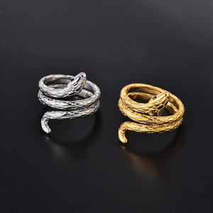 Elegante anello con Design a <span class=keywords><strong>serpente</strong></span> da <span class=keywords><strong>donna</strong></span> resistente allo sbiadimento in acciaio inossidabile personalizzabile ispirato ai gioielli regalo sofisticato - Product Image 1