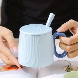 <span class=keywords><strong>Taza</strong></span> <span class=keywords><strong>de</strong></span> Cerámica Creativa con Textura <span class=keywords><strong>de</strong></span> Madera Ondulada, con Tapa y Cuchara, 350 ml, para Café o Té, para Oficina u Hogar - Product Image 4
