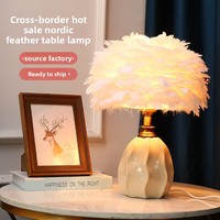 Lampe de table en céramique en forme de plume, cadeau créatif, protection des yeux, lampe de chevet nordique, décoration de chambre luxueuse haut de gamme