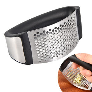 Presse-ail manuel en acier inoxydable Yangjiang, broyeur d'ail incurvé réutilisable, lavage à la main uniquement - Product Image 4