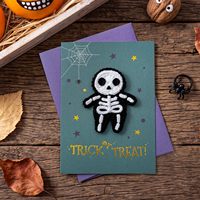 Carte d'Halloween au crochet motif squelette avec enveloppe – Message amusant et effrayant « Trick or Treat » avec dorure à chaud