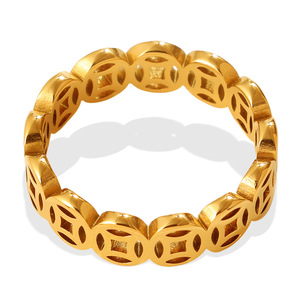 แหวนทองแดงลายฉลุสไตล์ยุโรปอเมริกัน ดีไซน์หรูหราเบาๆ แบบเฉพาะกลุ่ม  นำโชค  สามารถสวมซ้อนกันได้  แฟชั่นสำหรับทั้งชายและหญิง - Product Image 5